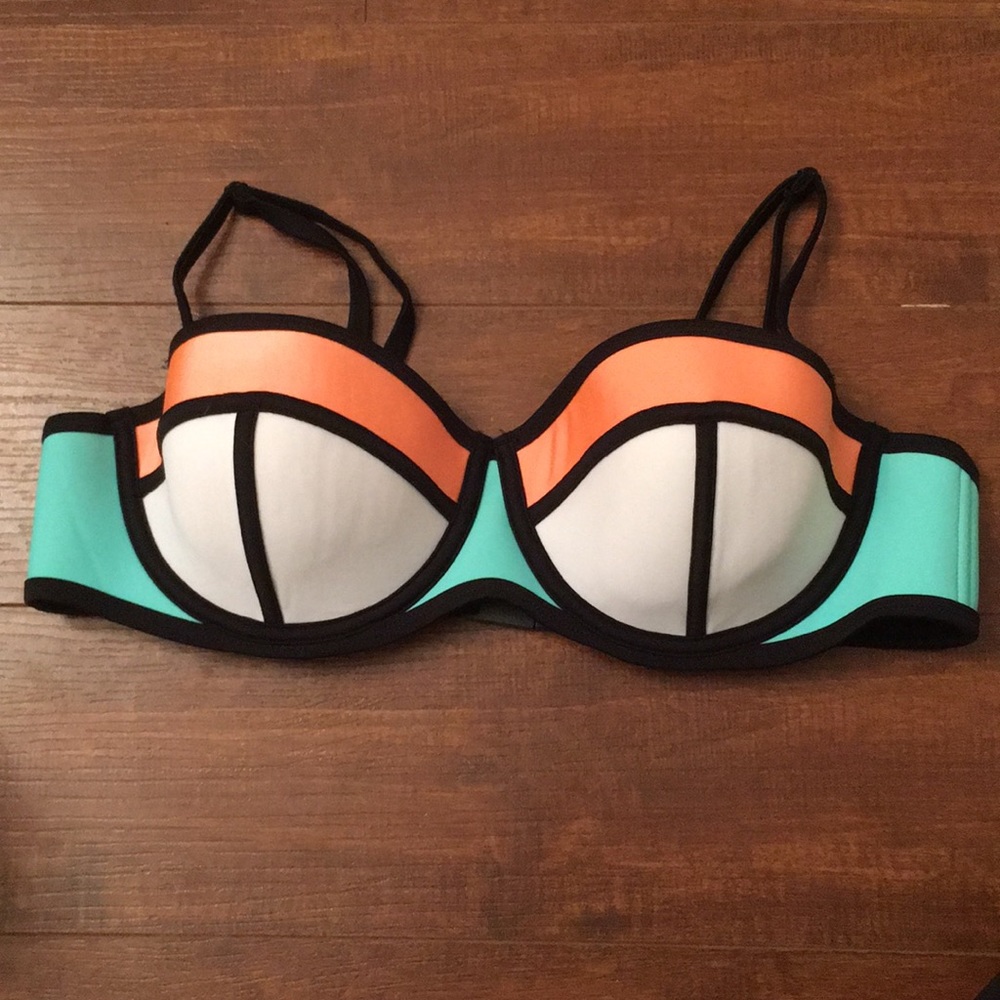 🌴SPRING BREAK SALE🌴 TRIANGL poppy swim suit top